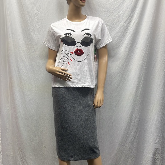 On Fire White Lady Face Short Sleeve Tee Shirt NWT - Picture 6 of 6